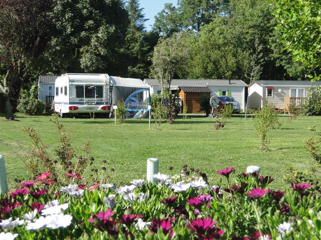 Flower Camping Le Rompval Hotel Мер-ле-Бен Екстериор снимка